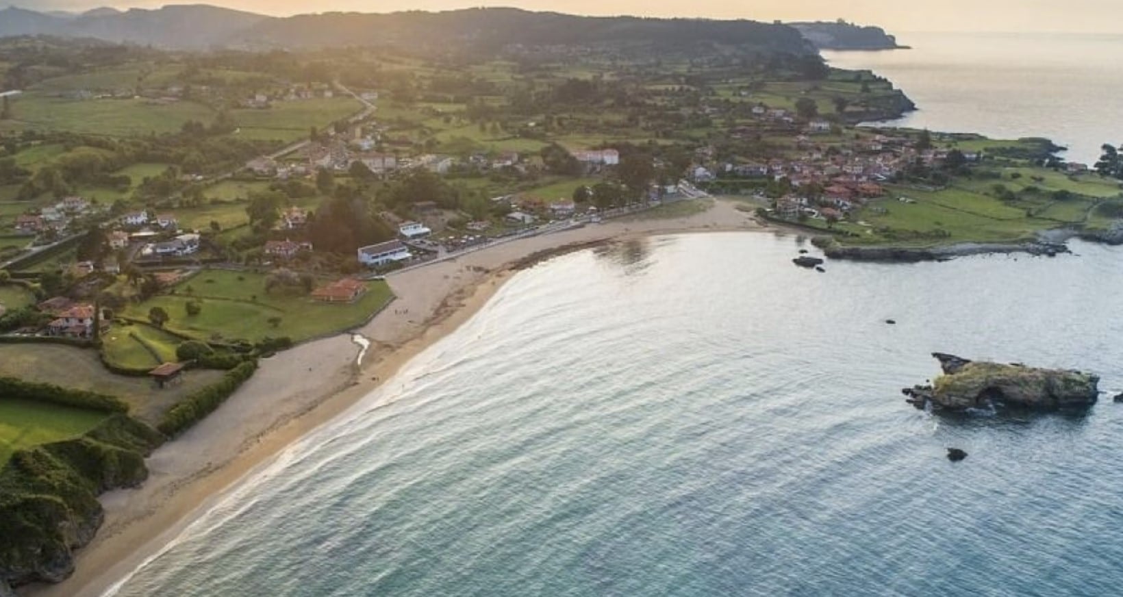 Imagen destacada de Triatlón Sprint Cross en la Playa de La Isla, Asturias